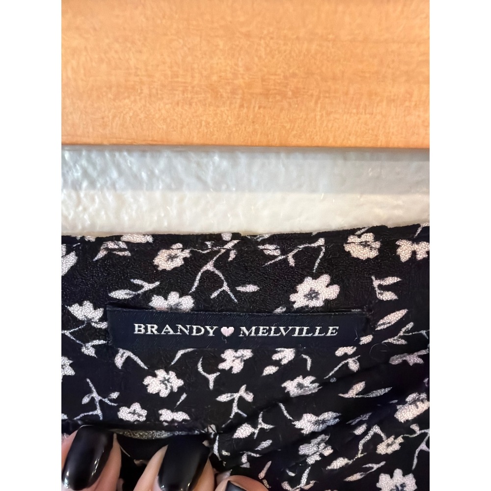 Brandy Melville Mini Skirt Womens One Size Black White Floral A-Line Side Slit - Picture 5 of 7